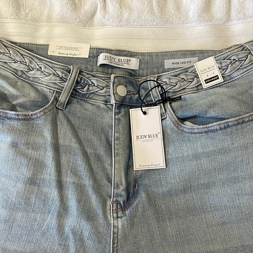 Judy Blue High Rise Wide Leg  NWT  14W: Waist 32" Hips 44" Inseam 33" Rise 13”